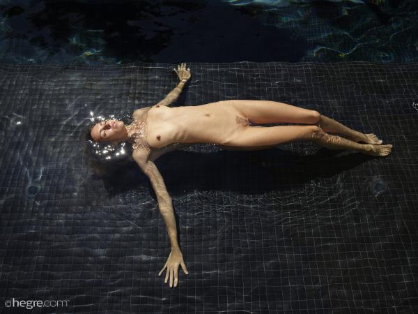 Alya svart pool #21