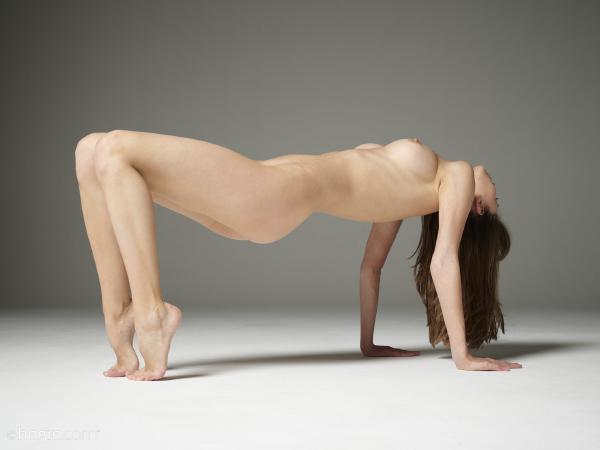 Anna L naked body in motion #12