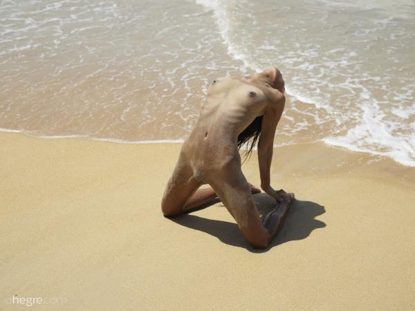 Chloe beach body #6