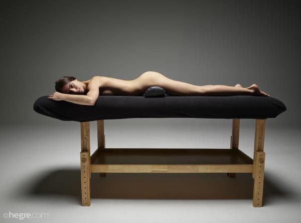 Leona naken massage konst #36